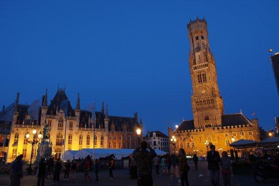 Campanario y Mercado de Brujas